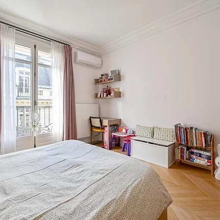 Elegant 170m2 Near Eiffel Tower Apartment Paris